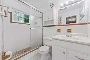 906 NE 5th St, Hallandale Beach, FL 33009 - Photo 14