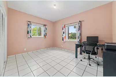 906 NE 5th Street, Hallandale Beach, FL 33009 - Photo 18