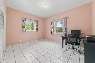 906 NE 5th St, Hallandale Beach, FL 33009 - Photo 18