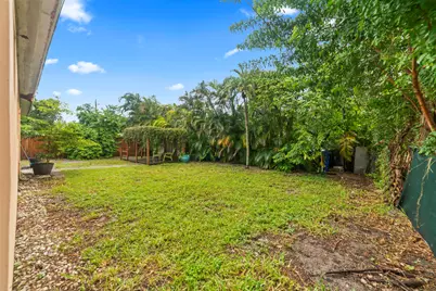 906 NE 5th Street, Hallandale Beach, FL 33009 - Photo 32