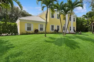 1920 Embassy Dr, West Palm Beach, FL 33401 - Photo 2