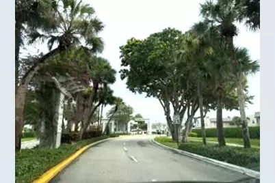 946 Flanders T #946 T, Delray Beach, FL 33484 - Photo 2