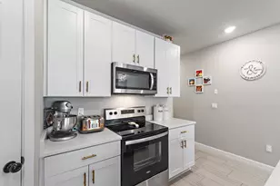 5611 Enclave Dr, Mangonia Park, FL 33407 - Photo 8