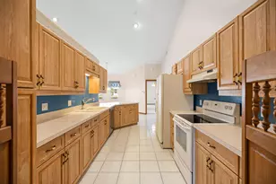 165 SW Hawthorne Cir, Port Saint Lucie, FL 34953 - Photo 6