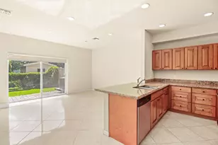 37 SE 3rd Ave, Hallandale Beach, FL 33009 - Photo 12