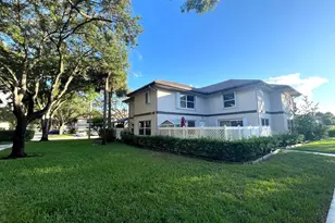 7 Amherst Ct #A, Royal Palm Beach, FL 33411 - Photo 2