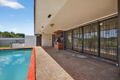 19811 W Oakmont Drive, Hialeah, FL 33015 - Photo 32