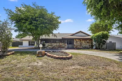 19811 W Oakmont Drive, Hialeah, FL 33015 - Photo 40