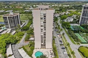 2425 Presidential Way, West Palm Beach, FL 33401 - Photo 10