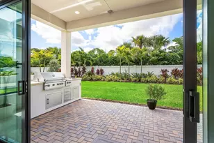 8330 Essex Country Clb Dr, Boca Raton, FL 33434 - Photo 12