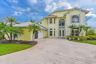 710 SE Essex Dr, Port Saint Lucie, FL 34984 - Photo 2