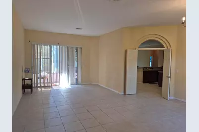 738 SE Lansdowne Avenue, Port Saint Lucie, FL 34983 - Photo 4