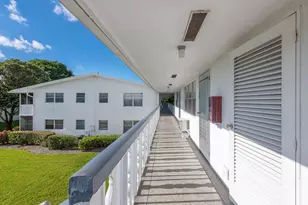 393 Windsor Q, West Palm Beach, FL 33417 - Photo 2