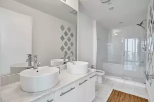 888 Biscayne Blvd, Miami, FL 33132 - Photo 18