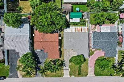 313 SW 7th Street, Hallandale Beach, FL 33009 - Photo 18
