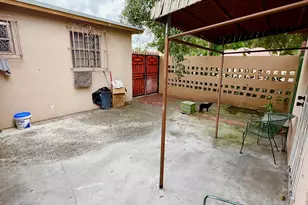 102 NE 9th Ct, Hialeah, FL 33010 - Photo 10