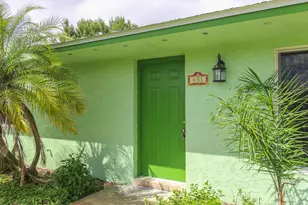 431 NE Julia Ct, Jensen Beach, FL 34957 - Photo 4