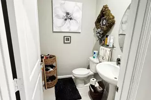 5646 SE Edgewater Cir, Stuart, FL 34997 - Photo 8