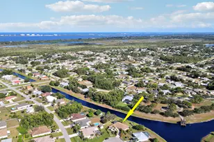2111 SE Cayuga Ct, Port Saint Lucie, FL 34952 - Photo 4