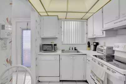 2751 E Sunrise Lakes Drive, Unit #204, Sunrise, FL 33322 - Photo 8