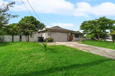 480 SW Lakehurst Drive, Port Saint Lucie, FL 34983 - Photo 2