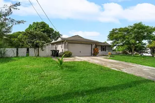 480 SW Lakehurst Dr, Port Saint Lucie, FL 34983 - Photo 2