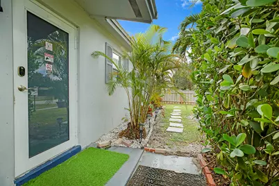 9278 Bloomfield Drive, Palm Beach Gardens, FL 33410 - Photo 8