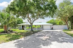 2125 SE East Dunbrooke Cir, Port Saint Lucie, FL 34952 - Photo 2