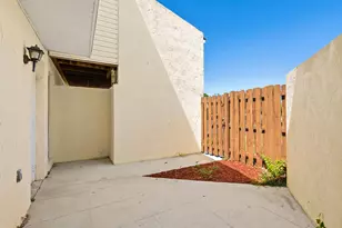 641 Executive Center Dr, West Palm Beach, FL 33401 - Photo 14