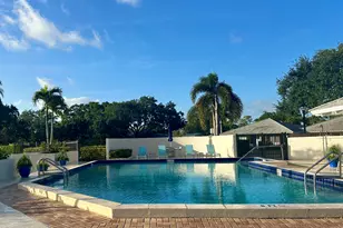 305 Club Dr, Palm Beach Gardens, FL 33418 - Photo 12