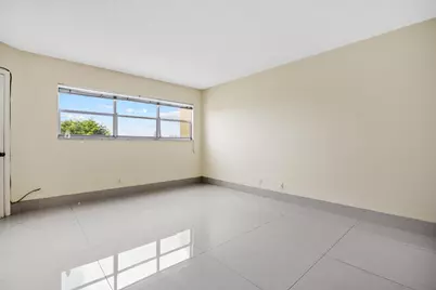 3590 Via Poinciana, Unit #510, Lake Worth, FL 33467 - Photo 10