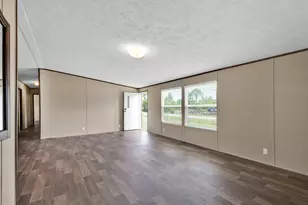 9400 Luna Dr, Saint Cloud, FL 34773 - Photo 4