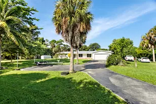 5200 Club Rd, Haverhill, FL 33415 - Photo 2