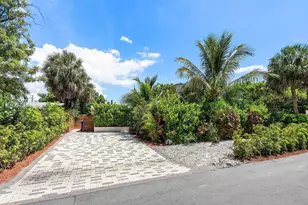 2041 NE 30th St, Fort Lauderdale, FL 33306 - Photo 2