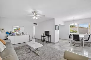 16 Waltham A, West Palm Beach, FL 33417 - Photo 4
