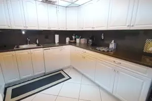 209 Greenbrier A, West Palm Beach, FL 33417 - Photo 8