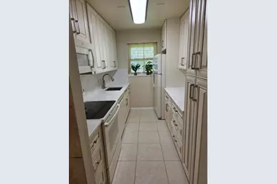 7205 W Oakridge Circle, Lake Worth, FL 33462 - Photo 4