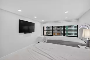 5225 Collins Ave, Miami Beach, FL 33140 - Photo 12