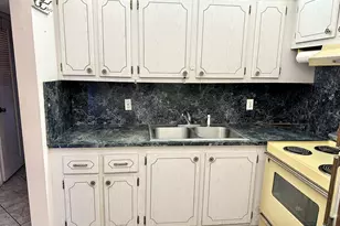 417 Markham S, Deerfield Beach, FL 33442 - Photo 8