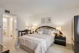 319 Pine Ridge Cir, Greenacres, FL 33463 - Photo 10