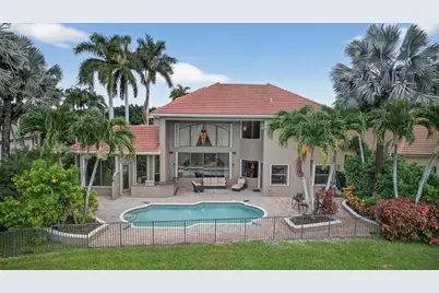 10514 Versailles Boulevard, Wellington, FL 33449 - Photo 2