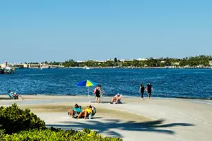 7030 Half Moon Cir, Hypoluxo, FL 33462 - Photo 4