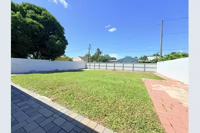 229 Perry Avenue, Greenacres, FL 33463 - Photo 10