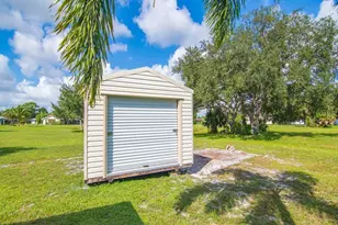 315 NE Brasher Ct, Port Saint Lucie, FL 34983 - Photo 38