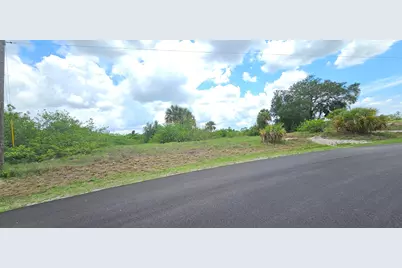 8055 Sunrise Circle, Labelle, FL 33935 - Photo 2