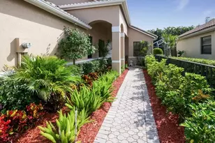 10091 Dover Carriage Ln, Lake Worth, FL 33449 - Photo 2