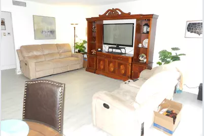 7 Greenway  Village N, Unit #103, Royal Palm Beach, FL 33411 - Photo 8