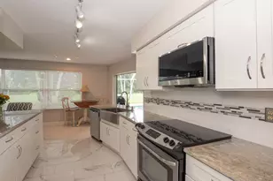 2811 SE Fairway W, Stuart, FL 34997 - Photo 14