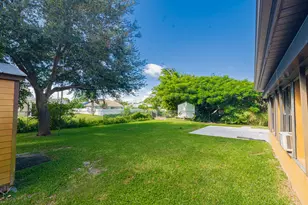 450 SW Eyerly Ave, Port Saint Lucie, FL 34983 - Photo 12