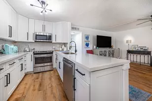 52 Burgundy Unit, Delray Beach, FL 33484 - Photo 4